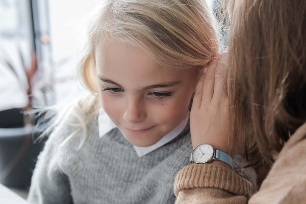 Experter säger välj analog barnklocka istället för smartwatch.