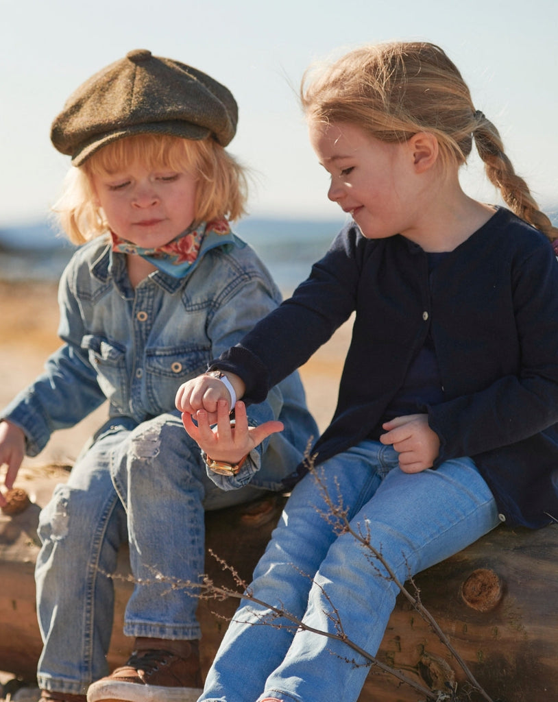 Barnklocka guld på två barn 5 år