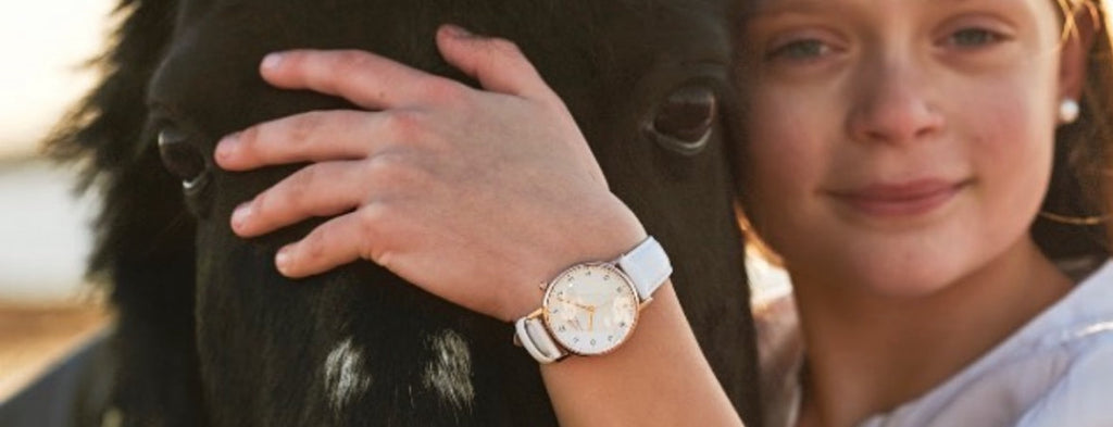 Ungdomsklocka 33 mm i guld med vitt klockarmband i läder – Torekovs