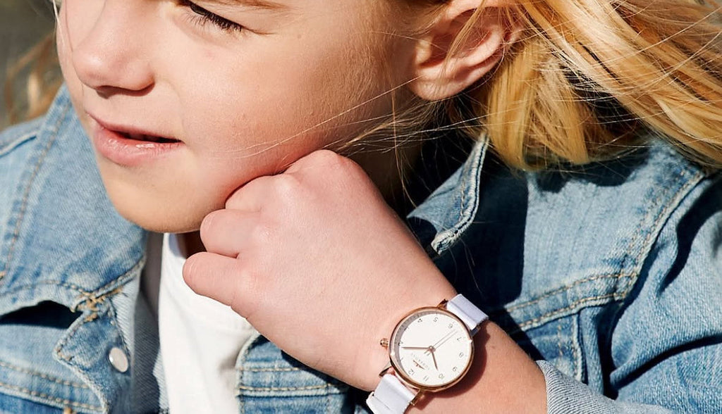 Klocka barn i rosé och vit nato på flicka 8 år