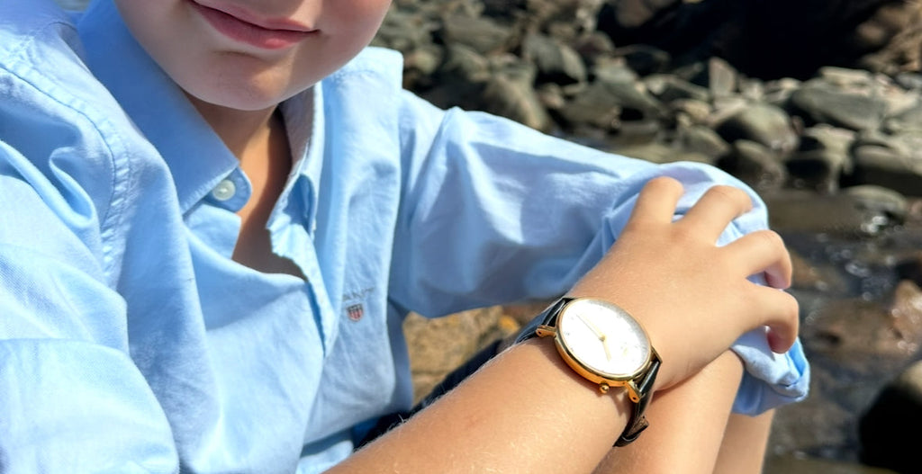 Analog klocka barn 33 mm silver och blått natoband på pojke 8 år