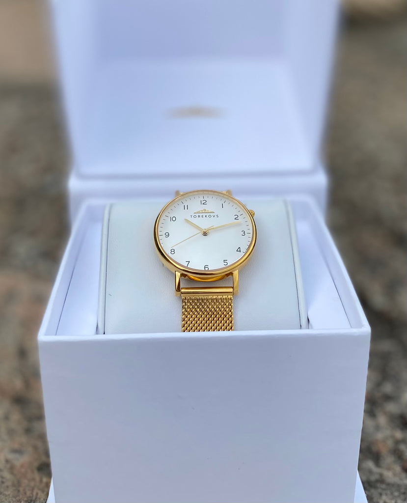 Presentbox med Guldklocka till ungdom och damklocka från svenska Torekovs.